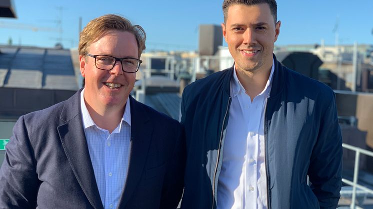 Karl Samuelsson, vd på Bumbee Labs och Adam Boström, product manager för IoT på Tre Sverige. 