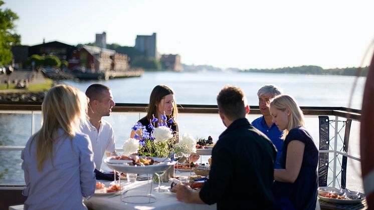 THEME_FOOD_OUTDOOR_RESTAURANT_GettyImages-141468610_Universal_Within usage period_92934.jpg