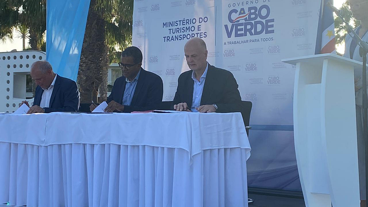 Tourism for Development_signing