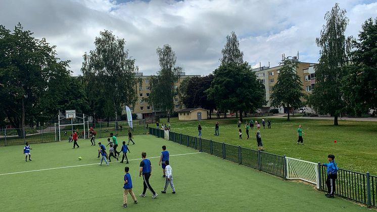Kvartersfotboll med flera mål