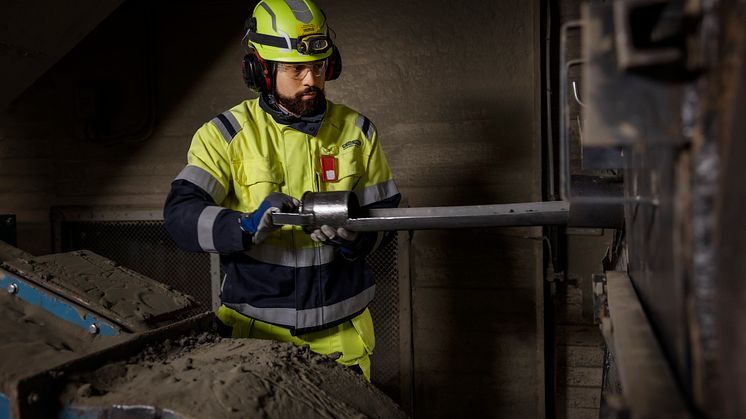 Med hjälp av avancerade experiment och analyser av cementklinkerns sammansättning har forskare vid Umeå universitet visat hur nya metoder kan skapa en mer hållbar cementproduktion. Foto: Heidelberg Materials