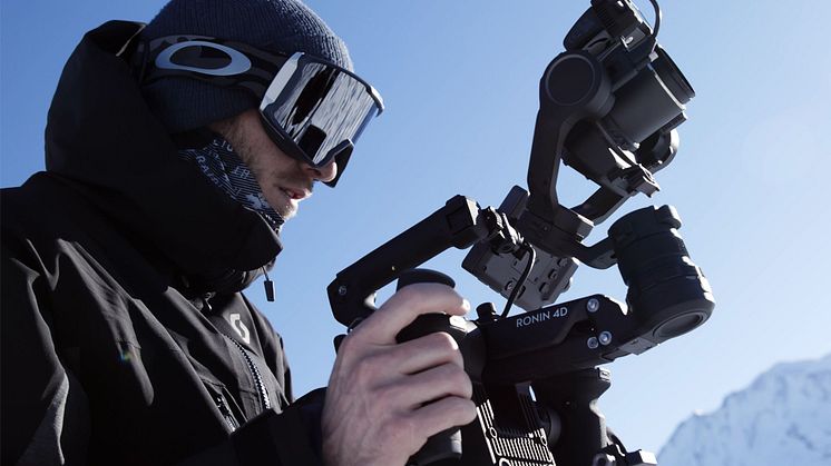 l'art du tournage en Freestyle en ski par Antoine Frioux avec le DJI Ronin 4D. Credit: Ivresse Films