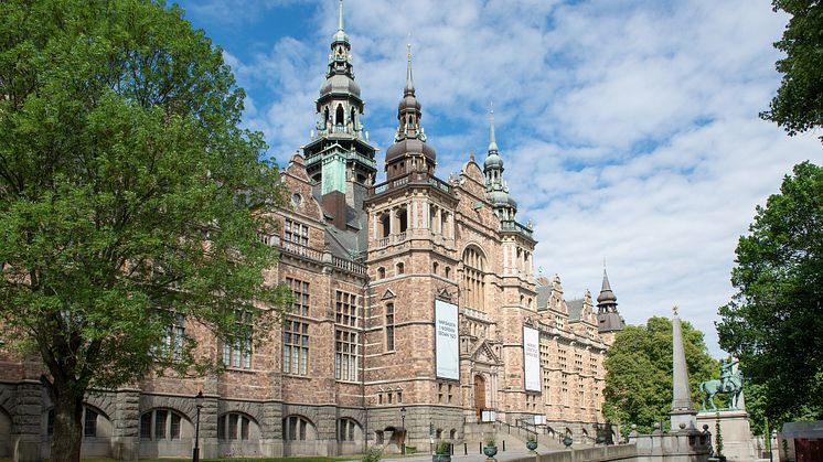 När Djurgården blir bilfritt den 2 – 7 juni, låter Nordiska museet asfalten blomma. På plats utanför museet finns gatukritor i alla färger. Kom och rita din favoritblomma.