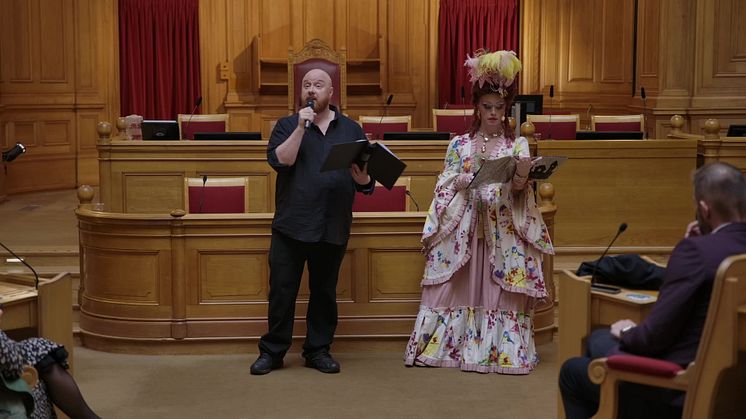 Bland Drakar och Dragqueens - "Det var en gång två troll, som hette Hat och Hot"