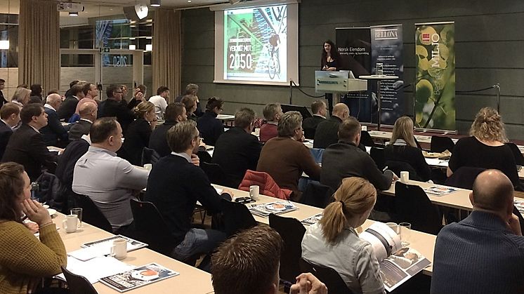 Med 110 fremmøtte var det nesten fullsatt i Næringslivets Hus.