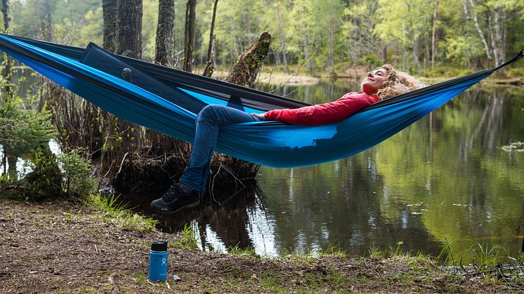 VET Å KOSE SEG PÅ TUR. Cecilie Skog nyter tilværelsen. Foto: Hans Kristian Krogh-Hanssen