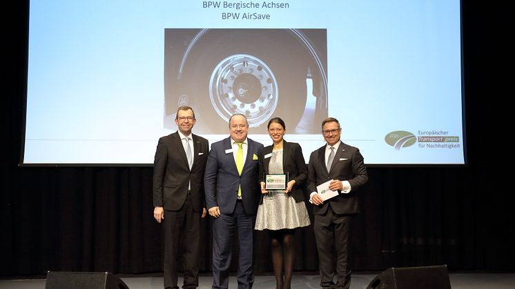 from left: v.l.: Rainer Langhammer (HUSS-VERLAG GmbH), Ralf Merkelbach and Nadine Simon (both BPW), Bert Brandenburg (HUSS-VERLAG GmbH)