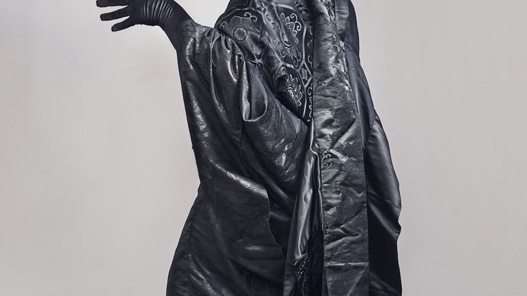 Leif Holmstrand_Asami_Kannon_Clothing_2016_Photo_Mika_and_Sophelia_Korhonen-min