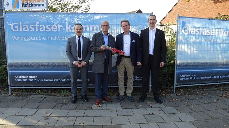 v.l. Mehmed Gül - Deutsche Glasfaser, Bürgermeister Thomas Goßen - Stadt Tönisvorst, Marcus Klein - Deutsche Glasfaser, Markus Hergett - Wirtschaftsförderer Stadt Tönisvorst  