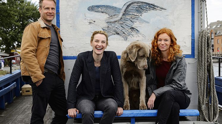 Die Darsteller der beliebten Krimi-Serie Nord bei Nordwest: Hauke Jacobs (Hinnerk Schönemann), die Polizistin Hannah Wagner (Jana Klinge) und Tierarzt-Assistentin Jule Christiansen (Marleen Lohse) ©Sandra Hoever