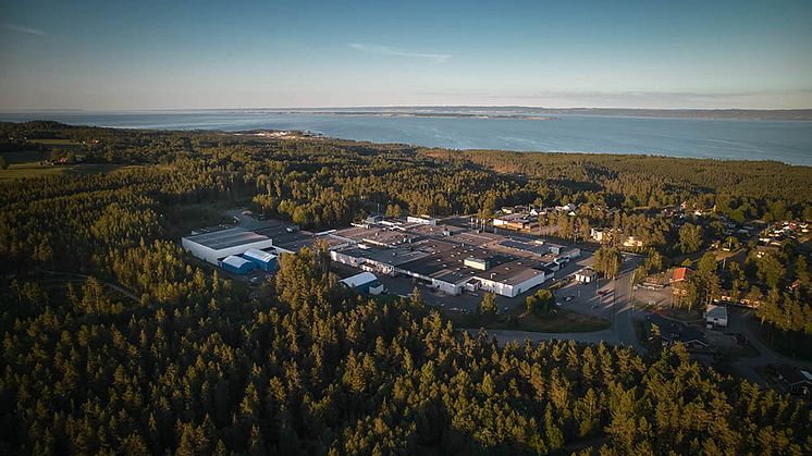Fagerhults Belysning ligger naturskönt i kanten av Vättern. Foto: Patrik Svedberg, En produktionsbyrå.