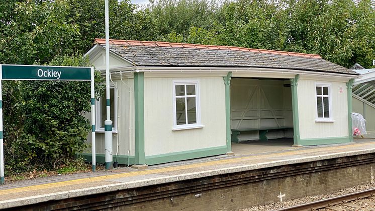 Ockley platform shelter