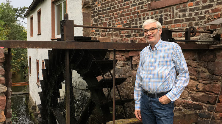 Machte aus der Kornmühle eine "Strommühle": Reinhard Deckelmann erhielt den Bürgerenergiepreis Unterfranken 2020. An wen geht der Preis im kommenden Jahr?