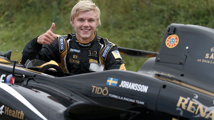 Dubbelseger och mästerskapsledning för Erik Johansson i Formel Renault 1,6 