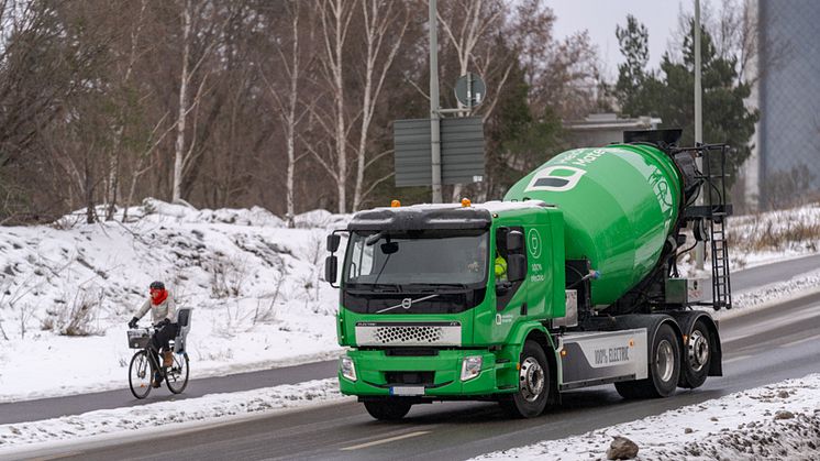 Heidelberg Materials introducerar den första 100 % elektriska betongbilen med full lastkapacitet i Sverige