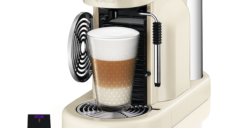 Maestria Krämvit med latte och förpackning