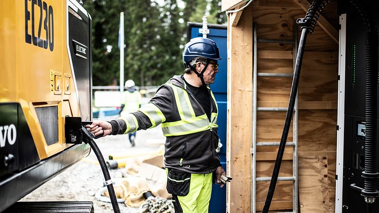 Volvo EC230 Electric - laddning