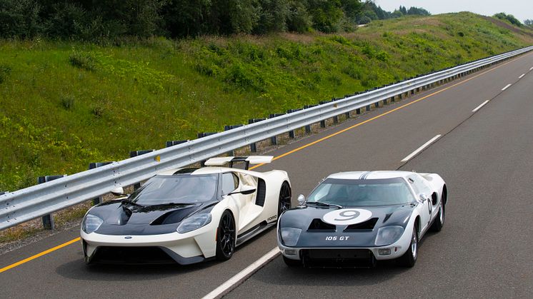 2022 Ford GT ’64 Heritage Edition and 1964 Ford GT prototype_06