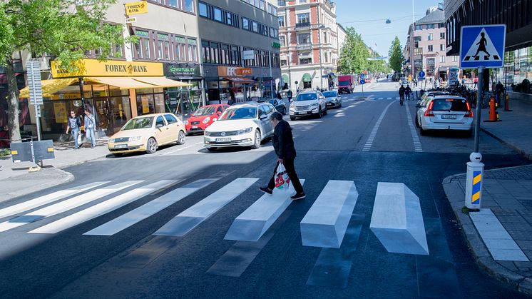 3D-övergånggställe på Drottninggatan vid Näbbtorget.