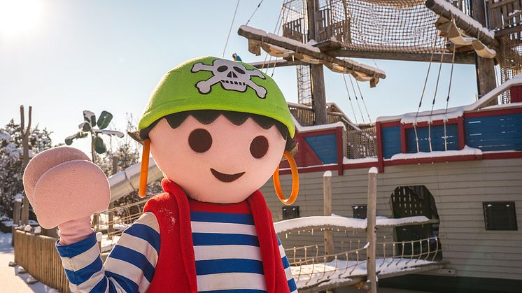 Pirat Rico freut sich: Am 2. Dezember startet der Winterzauber im PLAYMOBIL-FunPark.