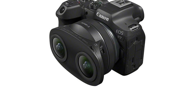 Canon RF-S 3.9mm F3.5 STM DUAL FISHEYE_with_EOS R7_Slant.jpg