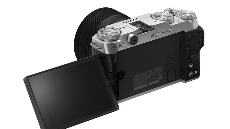 X-M5_back_left_diagnal_LCD45__up_silver.jpg