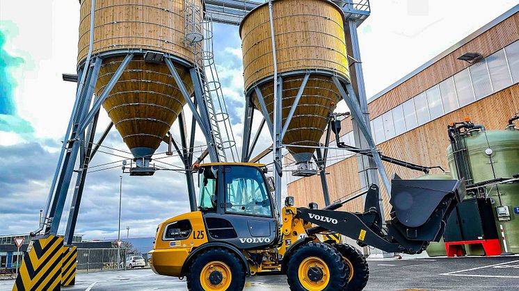 Volvo L25 Electric utanför anläggningen i Köln