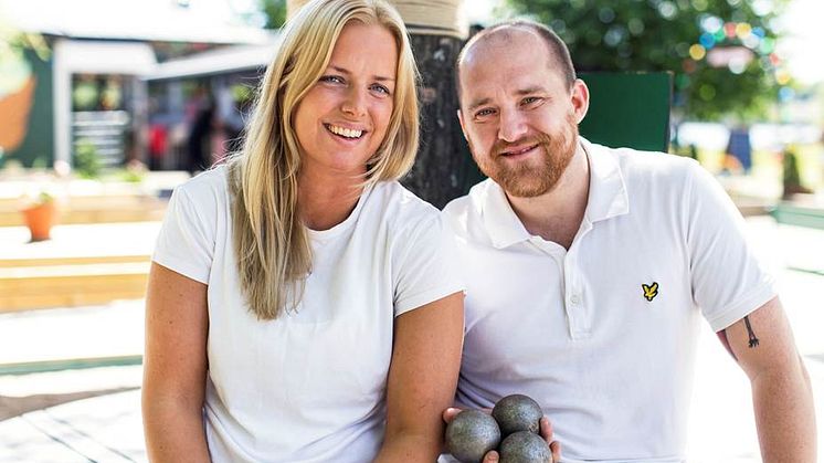 Malin Johansson & Emil Axelsson. Fotograf: Alma Vestlund/Studio Emma Svensson