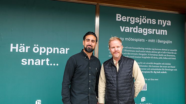 Rabi Shabo tillsammans med Mikael Olow utanför den nya mötesplatsen i Bergsjön.