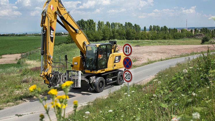 Cat MH3022 materialhanterare på vägarna
