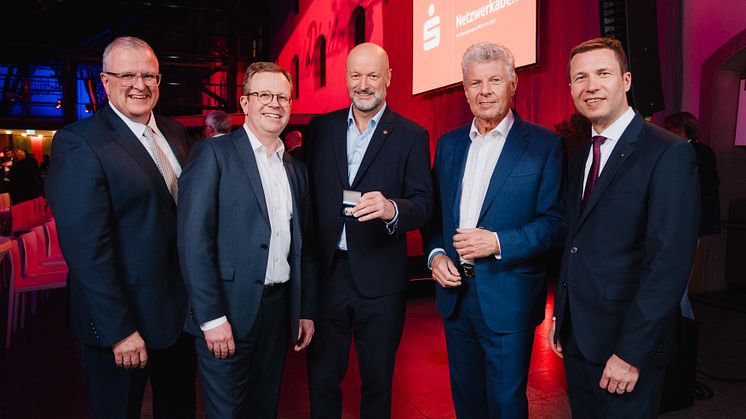 V.l.: Stefan Proßer (SVB), Dr. Bernd Hochberger (SSKM), Ralf Fleischer (SSKM), Dieter Reiter (LHM) und Matthias Dießl (SVB). Foto: Jens Hartmann