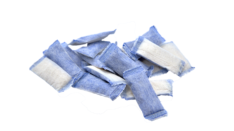Stingfree nicotine pouches have integrated gum protection - The blue protected side is placed towards the gum.