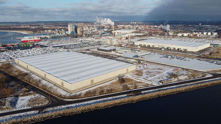 Halmstad beskrivs som hjärtat i Biltemas logistiksystem med flera lager bland annat tre i direkt anslutning till hamnen. Foto: Biltema