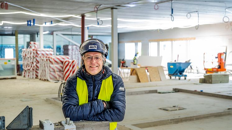 Göran Lorentzi är byggchef på AB Tranåsbostäder. Det tar cirka 20-30 år att utveckla en ny stadsdel och man arbetar tillsammans med kommunen för att efter behov skapa nya lokaler. Bild: AB Tranåsbostäder