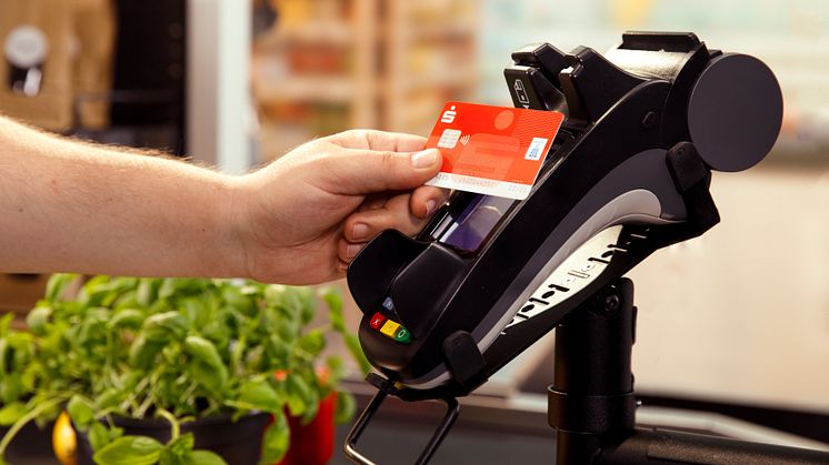 Das Limit für Kartenzahlungen ohne PIN-Eingabe mit der Sparkassen-Card (girocard) wird von 25 auf 50 Euro heraufgesetzt