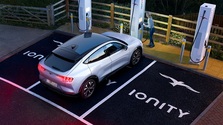 Nye Mustang Mach-E kan lade 119 km rekkevidde på kun 10 minutter