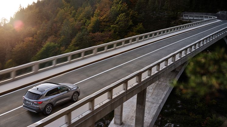 ​Kuga Plug-In Hybrid som kommer i april är den första elektrifierade drivlinan för modellen.
