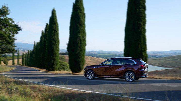 2024_mazda_cx-80_ar_act_1.jpg