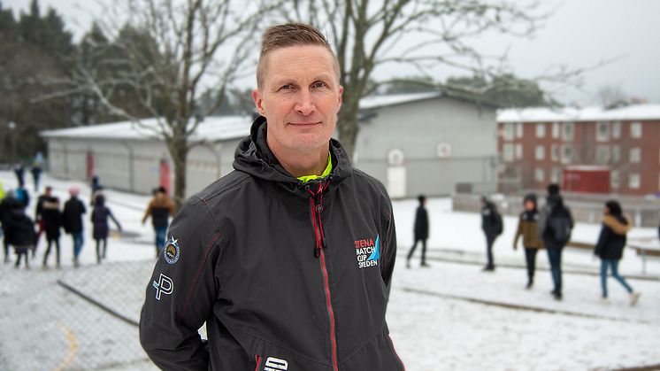 – Barn i dag rör sig alldeles för lite, och vi vet att fysisk aktivitet är bra för kropp, själ och inlärning. Här är skolan jätteviktig, vi kan ge dom möjligheterna, säger Solbackeskolans idrottslärare Jonas Almén.