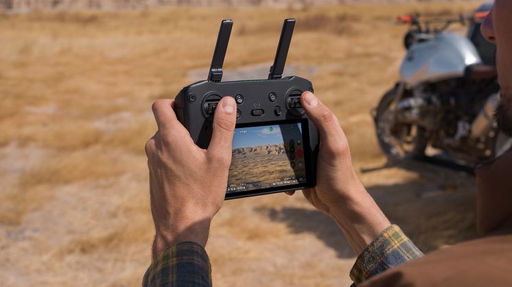 Mavic 3 Pro DJI Pro RC lifestyle