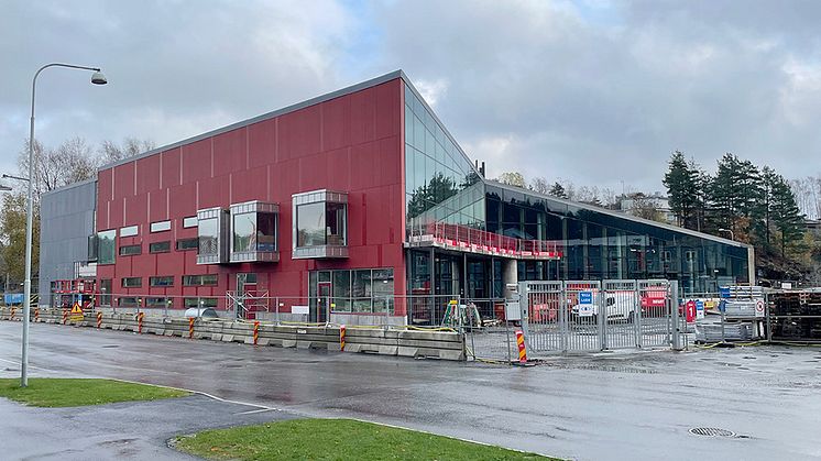 Snart har Bergsjön sitt eget kulturhus. Tidsplanen för bygget håller än så länge och det innebär att  biblioteket flytta in och öppna så smått i sommar.