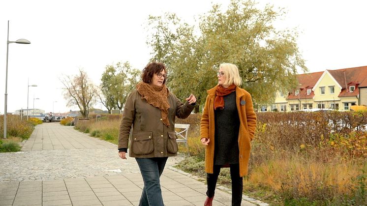 I femte filmen samtalar Titti Olsson, Tankesmedjan Movium vid SLU och chefredaktör för Tidskriften STAD, med Kristina Höijer, tidigare stadsträdgårdsmästare och numera verksamhetsutvecklare i Sölvesborg. Foto: Anders Rasmusson, SLU