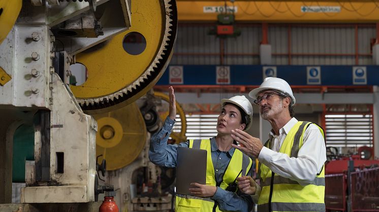 Value stream mapping in action: A tool in lean management with which the inventory and processes of a production are described. This is the basis for more efficiency and optimisation. (© Amorn Suriyan / Shutterstock.com).
