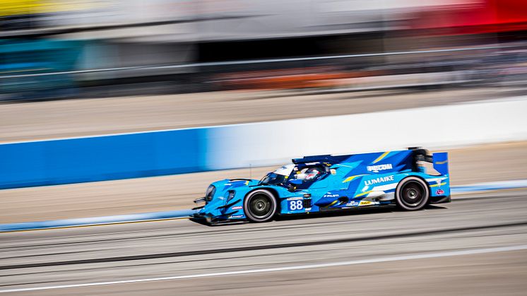 Nicklas Nielsen sendt ud af kampen på Sebring