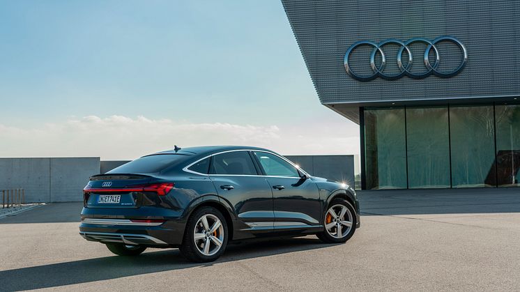 Audi tilbyder nu 22 kW AC-ladning til den 100% elektriske Audi e-tron