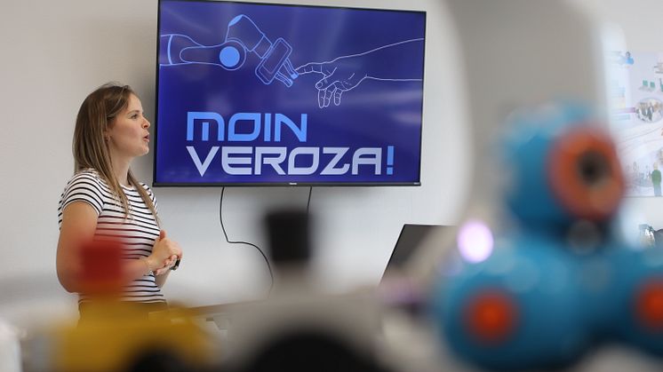„Moin Veroza“ – „Vechtaer Roboter zum Anfassen“ | RoboLab der Universität Vechta schließt mit Erfolg