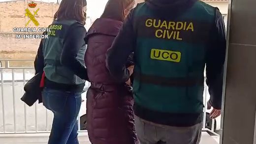 Sarah Panitzke being arrested by Spanish police (3).jpg