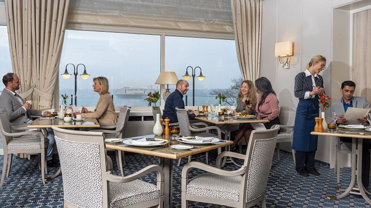 Freshly renovated with a wonderful view: the restaurant at the Maritim Hotel Kiel, Germany.