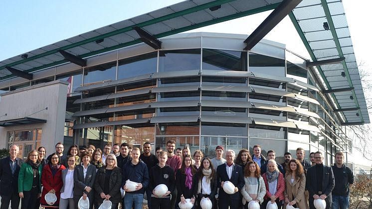 (v.li.): Präsident Prof. M. Nagy, Prof. S. Steimer, Prof. P. Daglioglu, Dr. V. Bestermöller,  Prof. W. Hemmerich, Prof. D. Sanchez Bengoa, J. Reichert, St. Robert, Erstsemester, Prof. H.R. Kaufmann,  HdWM-Geschäftsführer W. Dittmann (2.v.re.).