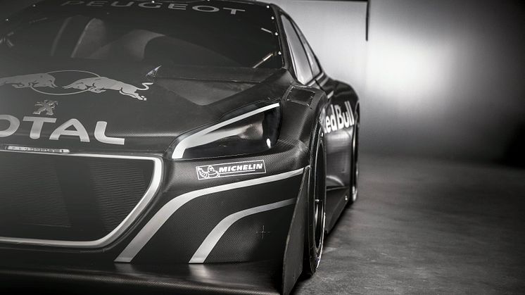 SÉBASTIEN LOEB OG 208 T16 PIKES PEAK JAGTER SEJREN PÅ BJERGTINDEN